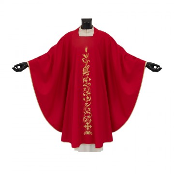 Red Chasuble for Priest in...